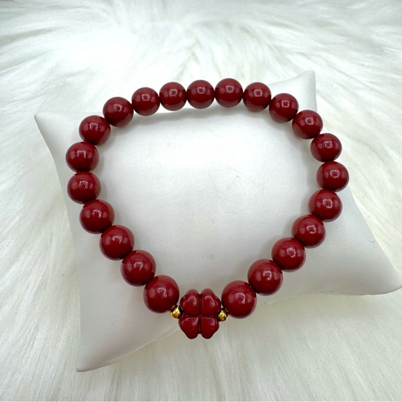 Four-Leaf Clover Cinnabar Beaded Bracelet - Picture 6 of 6